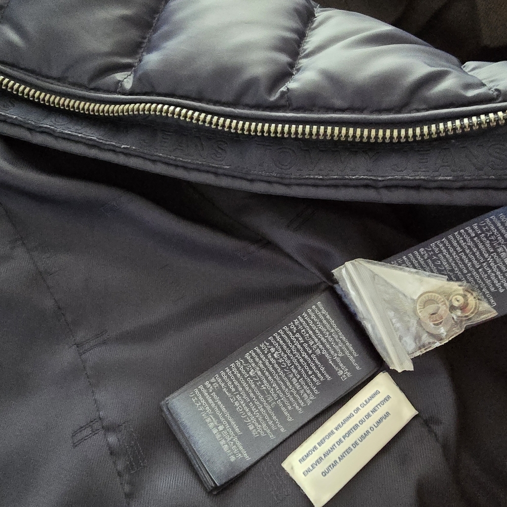 Tommy Hilfiger Navy Puffer Jacket with Faux Fur Hood Size M - Picture 7 of 9